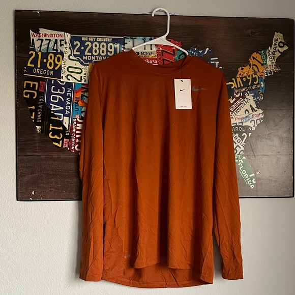Nike drifit long sleeve. New with tags - Picture 1 of 1